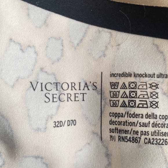 Victoria secret sports bra , supportive straps, opens and closes from the front - Picture 5 of 6